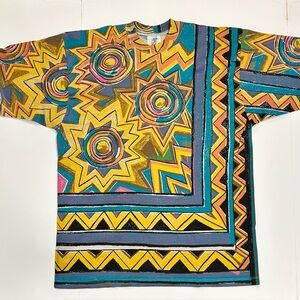 NEW 90’s VINTAGE GEOMETRIC SHORT SLEEVE T-SHIRT